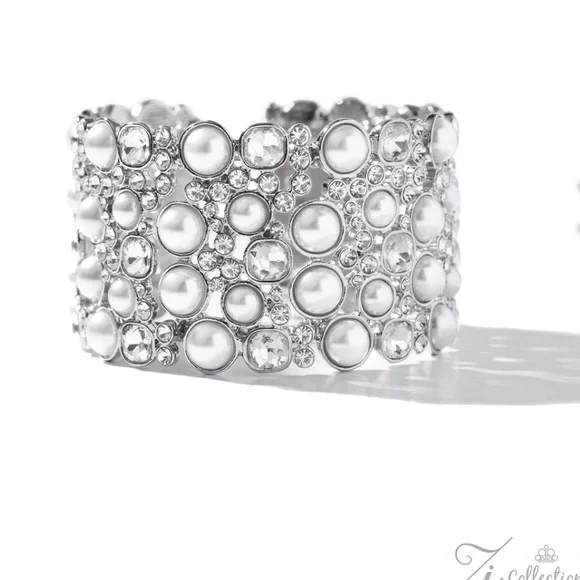 Comfortable Chic - Zi Collection Bracelet - Picture 2 of 2